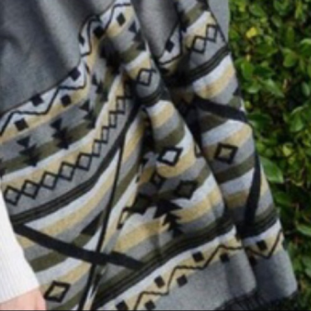 GREY FLANNEL WRAPPED KIMONO SCARF NWT - Picture 7 of 7
